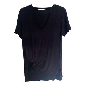 SavLaBrant Boutique Black Short Sleeve Key Hole Shirt Size Medium